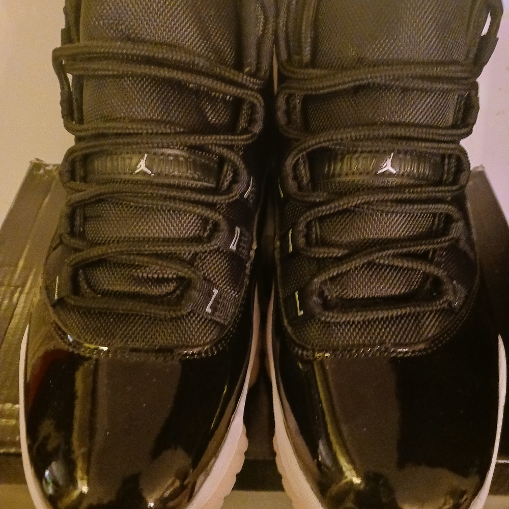 Size 8 - Jordan 11 Retro "jublee" (2020)